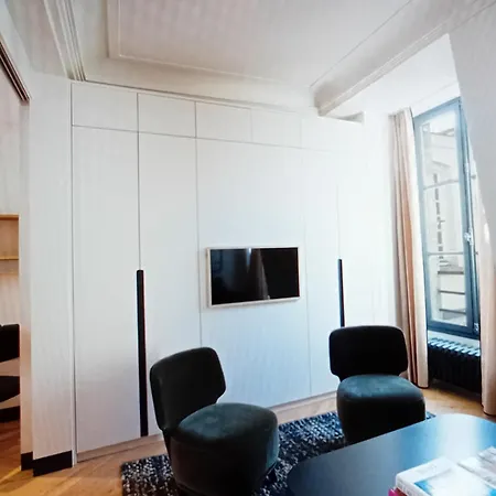 Front Metro , Center , Amusing Place ,Close To Monument As Eiffel Tour And Louvre Meusm Appartamento