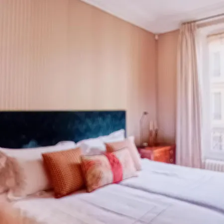 Apartment Front Metro , Center , Amusing Place ,Close To Monument As Eiffel Tour And Louvre Meusm