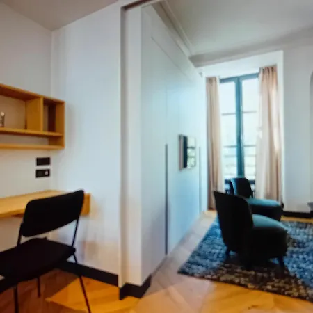Apartment Front Metro , Center , Amusing Place ,Close To Monument As Eiffel Tour And Louvre Meusm *