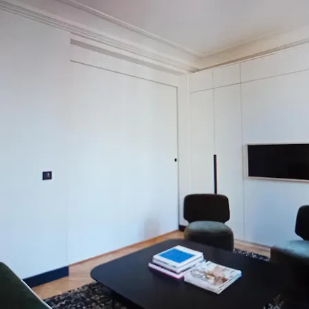 Front Metro , Center , Amusing Place ,Close To Monument As Eiffel Tour And Louvre Meusm Apartment *