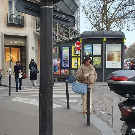 Apartment Front Metro , Center , Amusing Place ,Close To Monument As Eiffel Tour And Louvre Meusm *