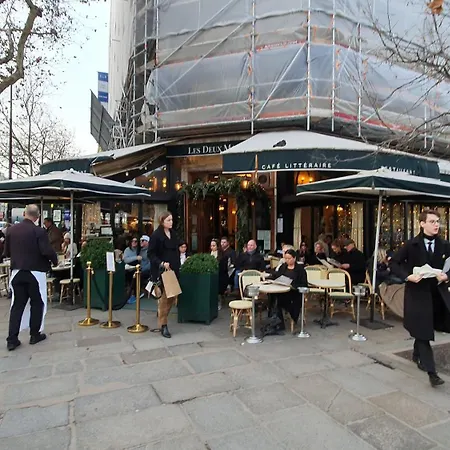 Apartment Front Metro , Center , Amusing Place ,Close To Monument As Eiffel Tour And Louvre Meusm
