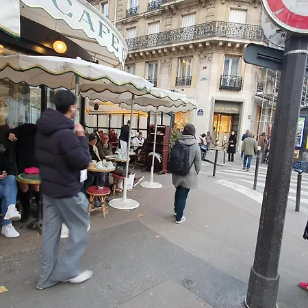 Front Metro , Center , Amusing Place ,Close To Monument As Eiffel Tour And Louvre Meusm * Paris